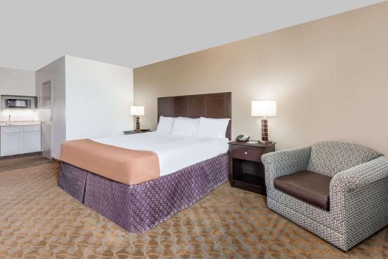 Surestay Plus Hotel By Best Western Lubbock Medical Center 3