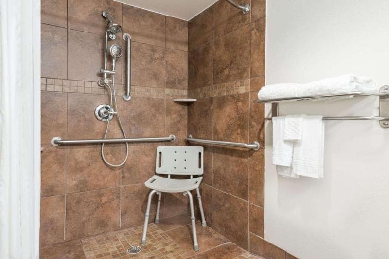 Surestay Plus Hotel By Best Western Lubbock Medical Center 4