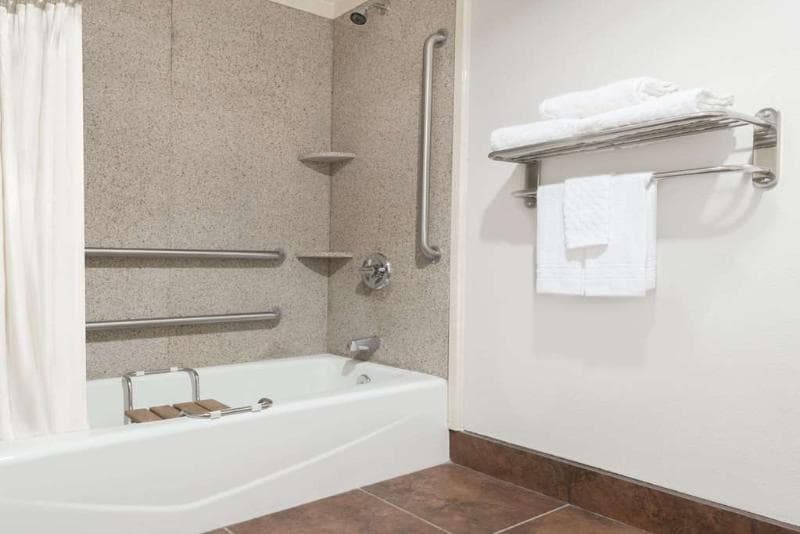 Surestay Plus Hotel By Best Western Lubbock Medical Center 5