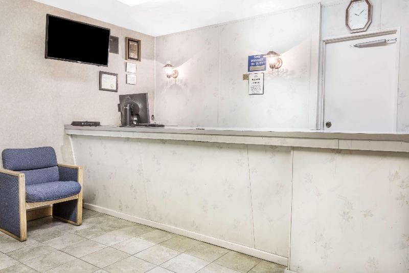 Travelodge by Wyndham La Grande 4