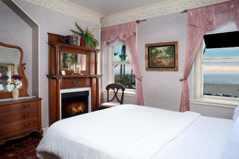 Dorymans Oceanfront Inn 4