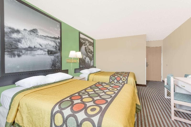 Super 8 By Wyndham Lexington photo 1