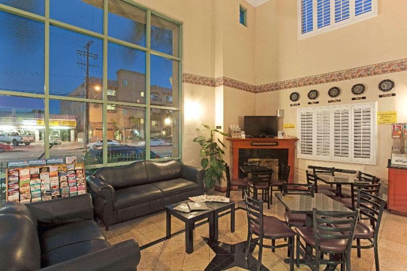 Super 8 By Wyndham North Hollywood 4