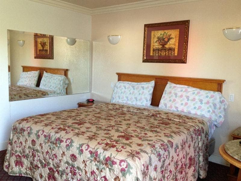 Walls Motel 5