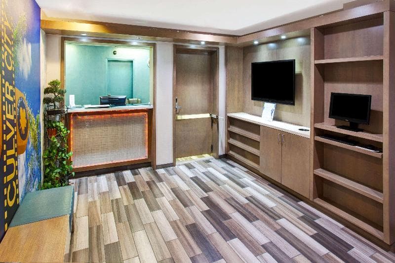 Travelodge By Wyndham Culver City 5