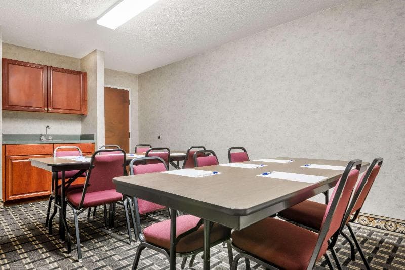 Days Inn By Wyndham Norton 2