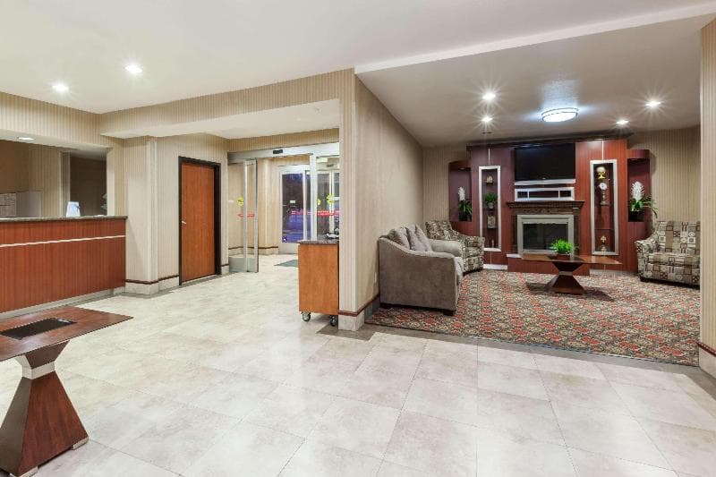 Travelodge by Wyndham Sylmar 3