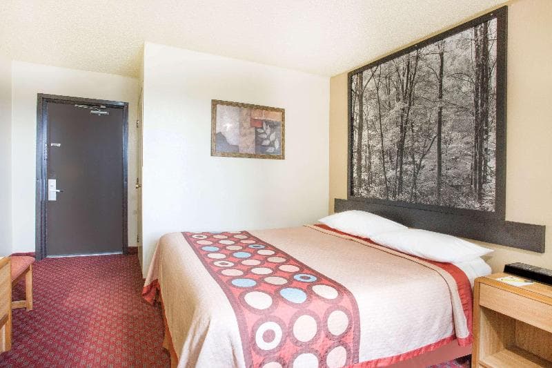 Super 8 By Wyndham Lexington photo 1