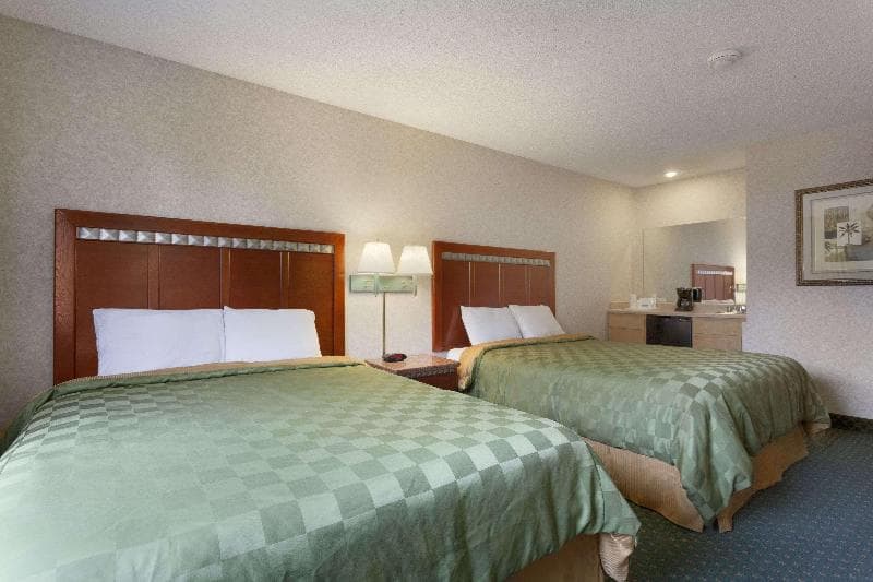 Travelodge By Wyndham Santa Clarita/Valencia 2