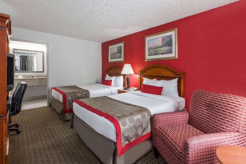 Ramada by Wyndham New Iberia photo 1