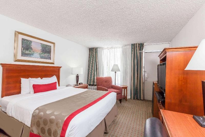 Ramada by Wyndham New Iberia 3