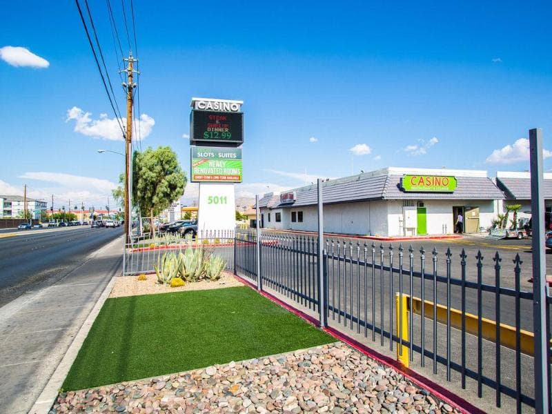 Siegel Slots And Suites 3