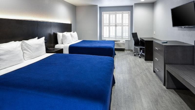 Hollywood Inn Express Lax 4