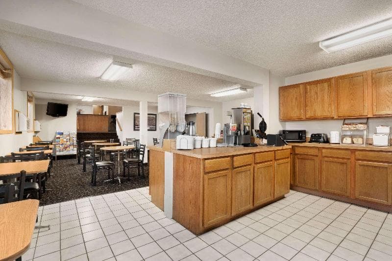 Super 8 By Wyndham Lincoln North 5