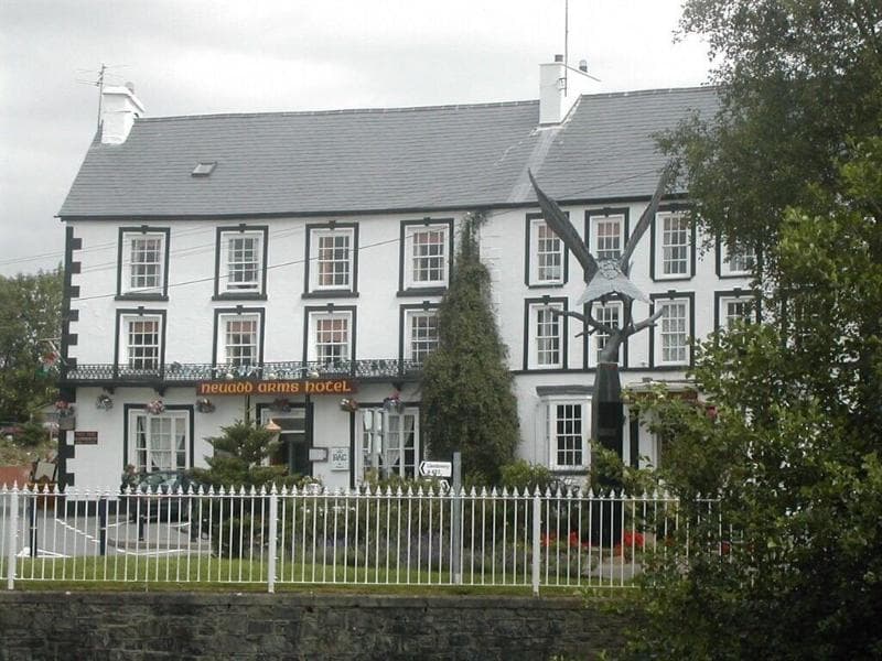 Neuadd Arms 2