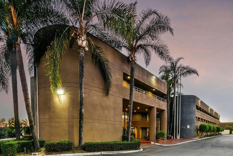 Travelodge by Wyndham Commerce Los Angeles Area 2