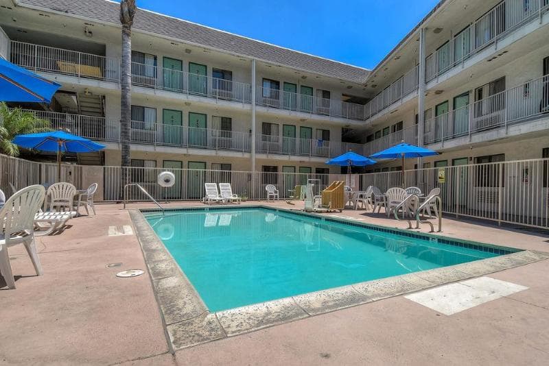 Beachside Inn 2
