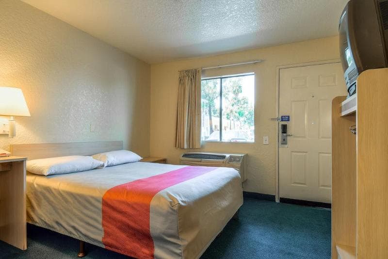 Beachside Inn 5
