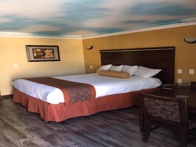Hollywood Palms Inns And Suites 3