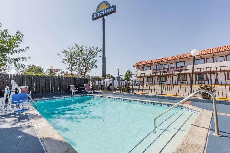 Days Inn By Wyndham Castaic Six Flags Magic Mountain 5