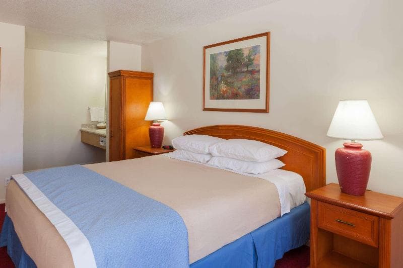 Days Inn By Wyndham Castaic Six Flags Magic Mountain 3