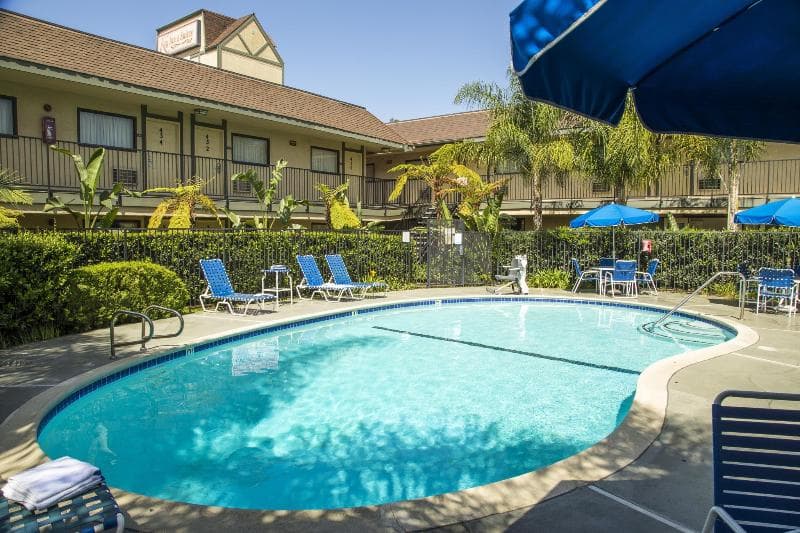 Key Inn & Suites 3
