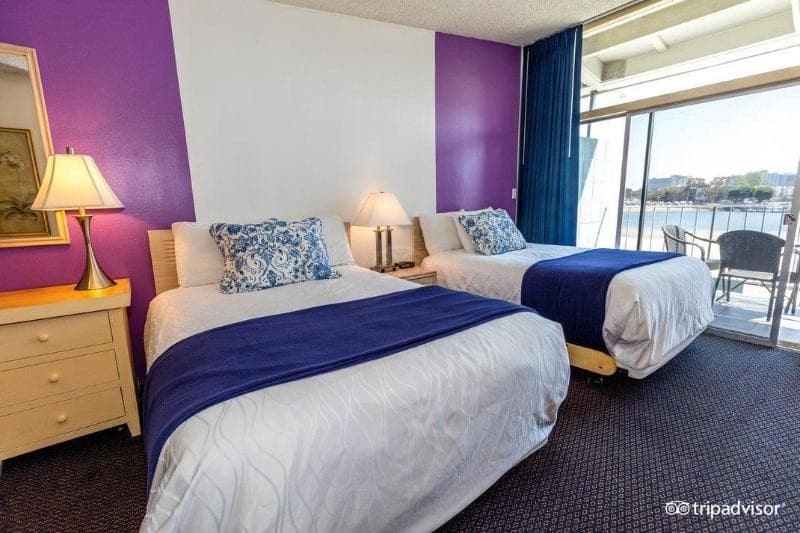 Foghorn Harbor Inn 4