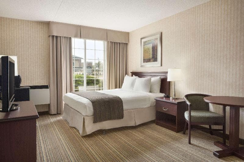 Days Inn by Wyndham Brantford 4