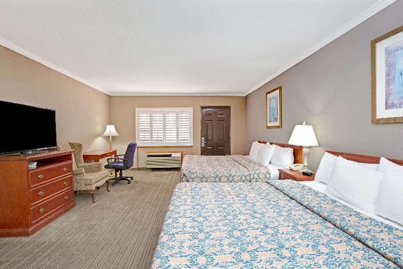 Days Inn by Wyndham West Covina 3