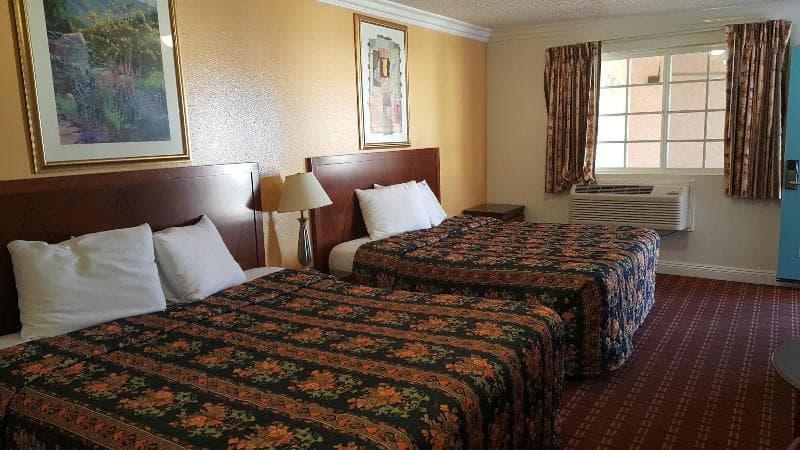 Royal Inn Motel 4