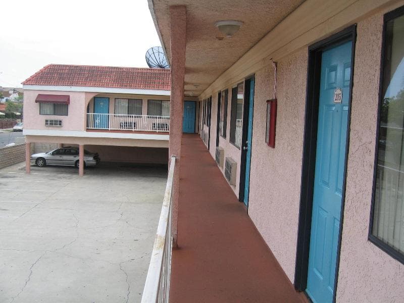 Royal Inn Motel 3