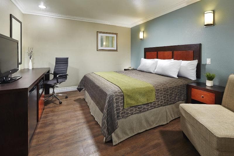 American Inn Downey 4