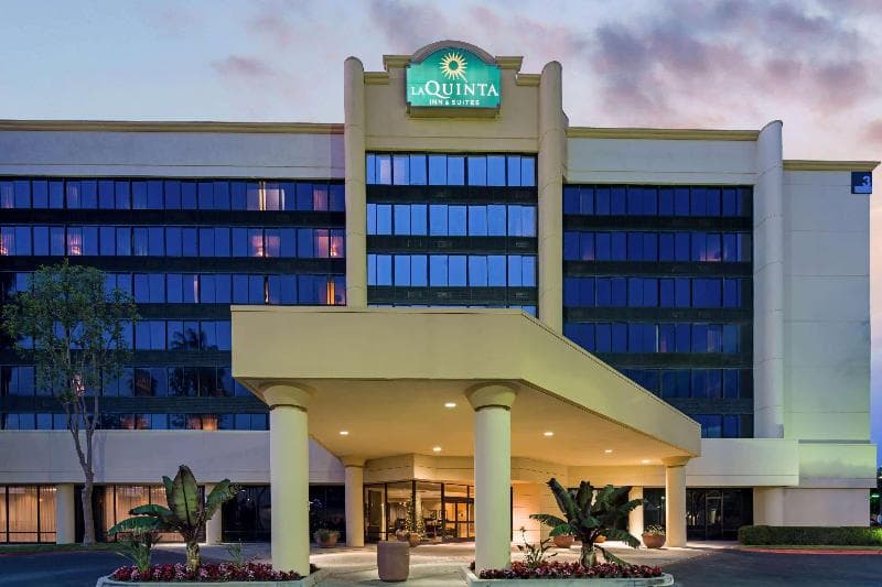 La Quinta Inn & Suites by Wyndham Buena Park 3
