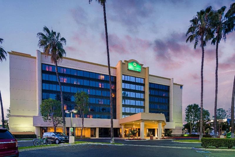 La Quinta Inn & Suites by Wyndham Buena Park 4