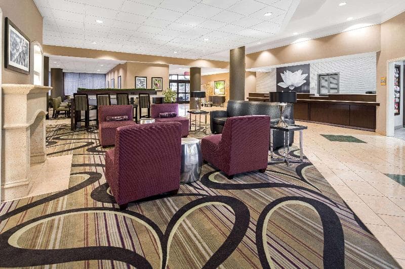 La Quinta Inn & Suites by Wyndham Buena Park 5