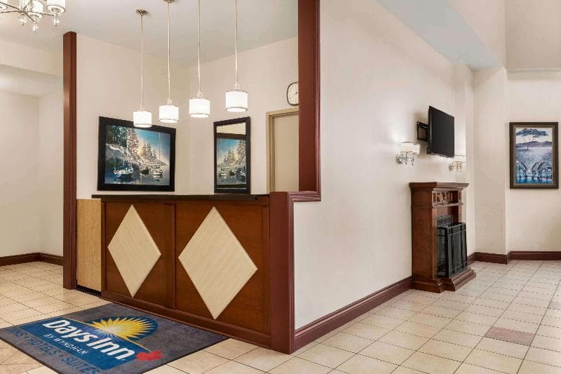 Premier Inn & Suites - Downtown Hamilton 4