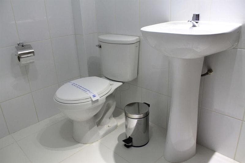 Manhattan Inn Airport Hotel 4