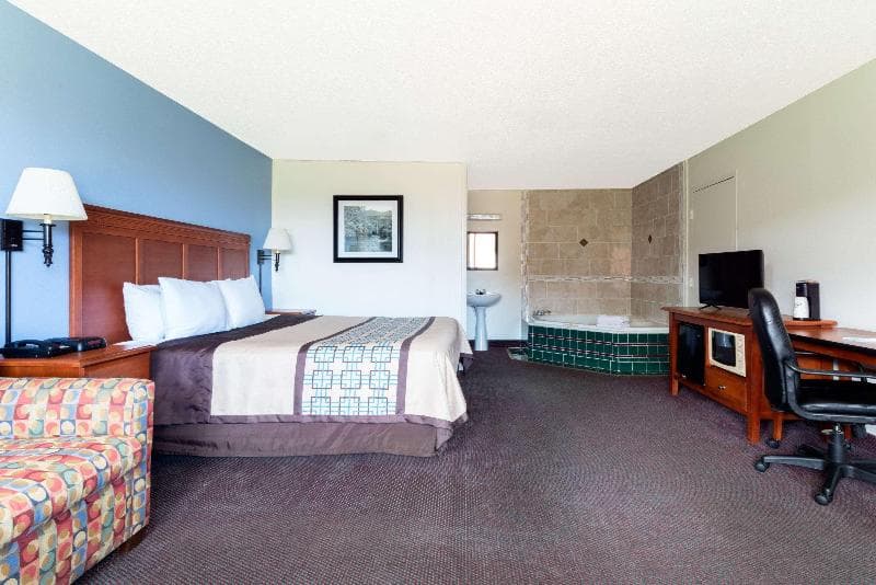 Days Inn by Wyndham Luray Shenandoah photo 1
