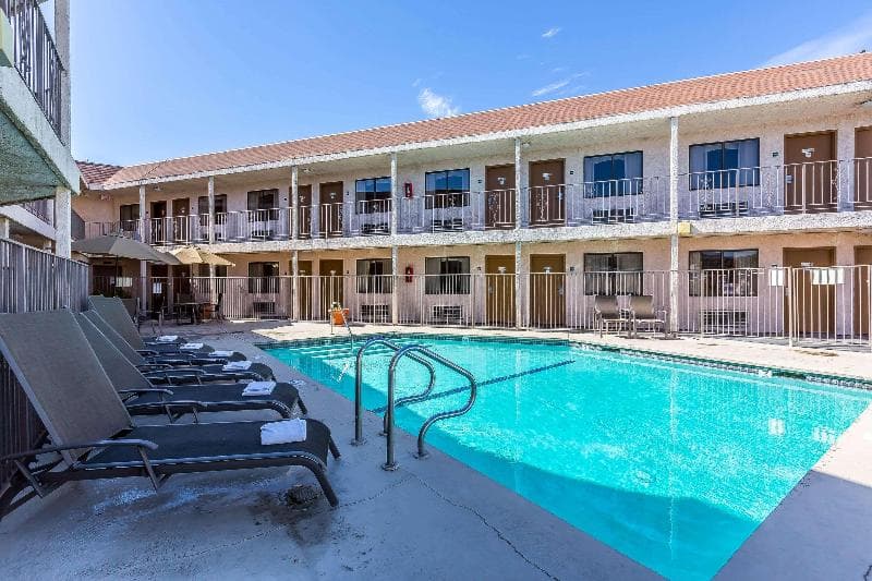 Rodeway Inn Magic Mountain Area 5