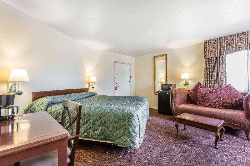 Rodeway Inn Magic Mountain Area 2