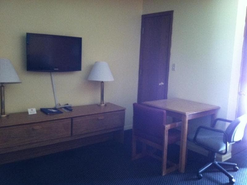 Knights Inn Chanute 5