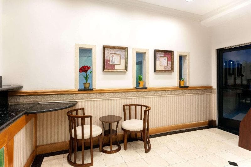 Days Inn By Wyndham Alhambra 4