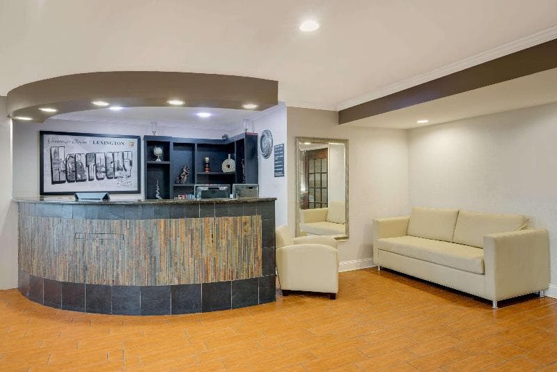 Super 8 by Wyndham Lexington Winchester Road 5