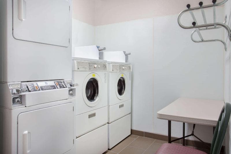 Microtel Inn & Suites By Wyndham Leesburg/Mount Dora 2