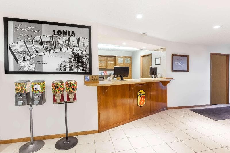 Super 8 by Wyndham Ionia 4