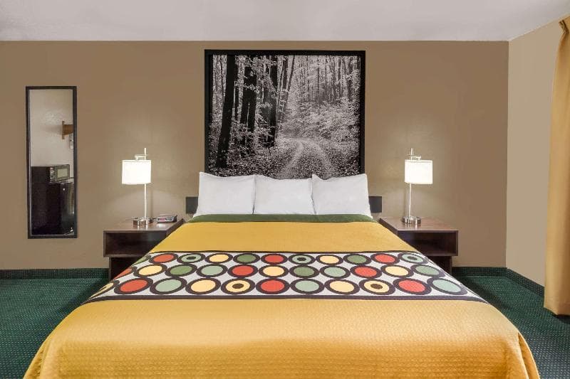 Super 8 by Wyndham Ionia 3