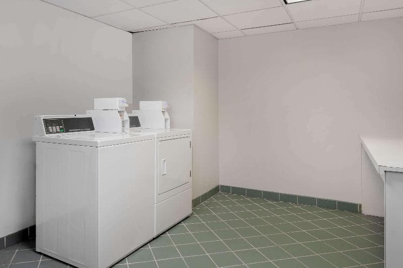 La Quinta Inn & Suites by Wyndham Lakeland West 5