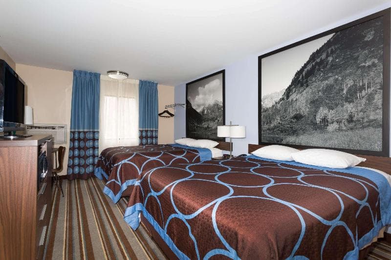 Super 8 By Wyndham Longmont/Twin Peaks 4