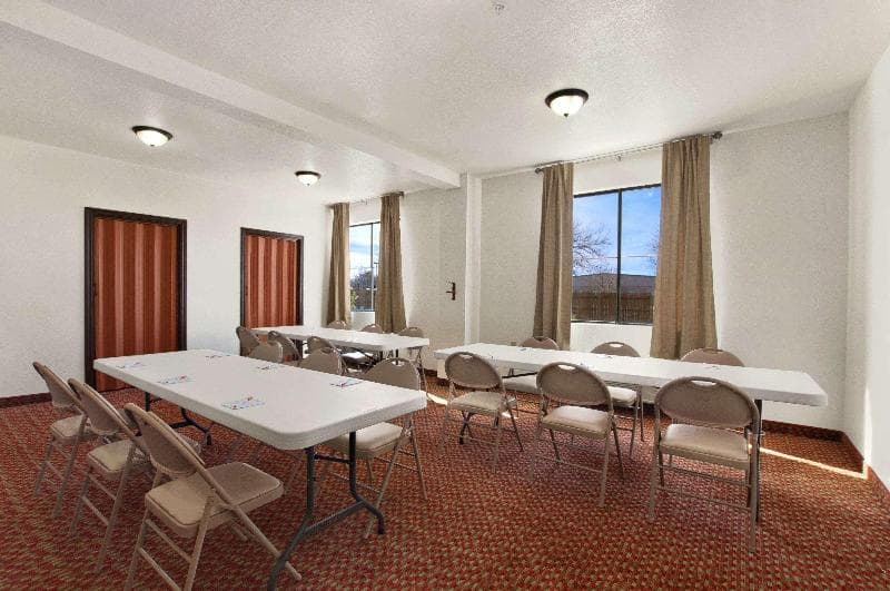 Howard Johnson by Wyndham Lubbock 2