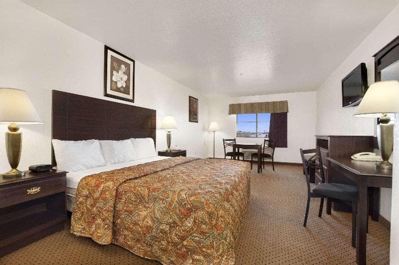 Howard Johnson by Wyndham Lubbock 3
